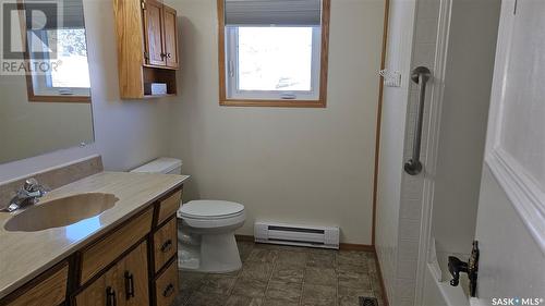 605 6Th Avenue, Cudworth, SK - Indoor Photo Showing Bathroom