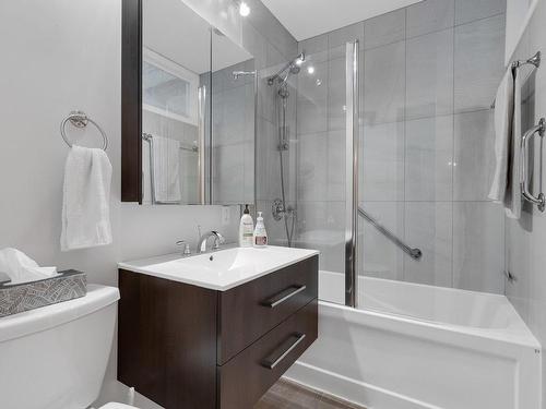 Bathroom - 6965  - 6967 Av. Lamont, Montréal (Le Sud-Ouest), QC - Indoor Photo Showing Bathroom