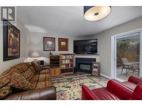 608 Glenmeadows Road, Kelowna, BC - Indoor Photo Showing Living Room With Fireplace
