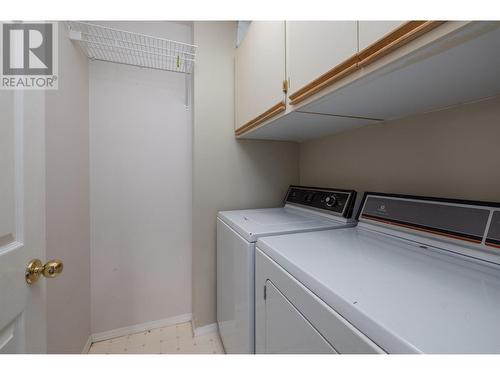 608 Glenmeadows Road, Kelowna, BC - Indoor Photo Showing Laundry Room