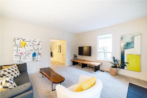 285 Macnab Street, Dundas, ON - Indoor Photo Showing Living Room