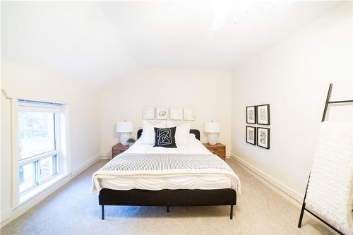 285 Macnab Street, Dundas, ON - Indoor Photo Showing Bedroom