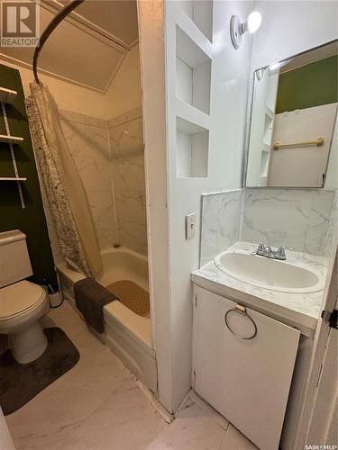 108 1St Avenue N, Beechy, SK - Indoor Photo Showing Bathroom