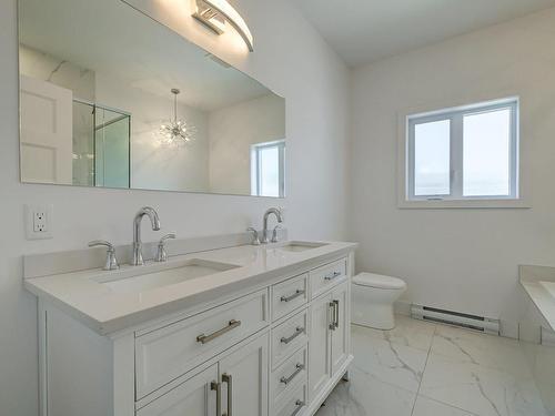 Bathroom - 3404  - 3408 Grand Boulevard, Longueuil (Saint-Hubert), QC - Indoor Photo Showing Bathroom