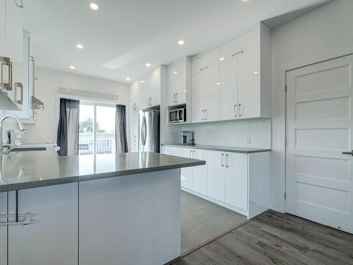 Cuisine - 3404  - 3408 Grand Boulevard, Longueuil (Saint-Hubert), QC - Indoor Photo Showing Kitchen With Upgraded Kitchen