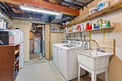 3 Fox Place, Brandon, MB - Indoor Photo Showing Laundry Room