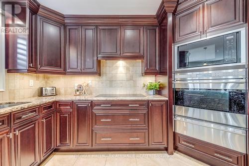 2171 Dunvegan Avenue, Oakville, ON - Indoor Photo Showing Kitchen With Upgraded Kitchen