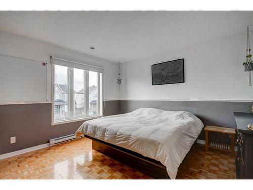 Master bedroom - 180 Rue Suzor-Côté, Sainte-Julie, QC - Indoor Photo Showing Bedroom
