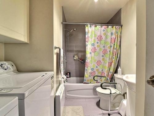 Salle de bains - 3946  - 3952 Rue De La Seine, Laval (Chomedey), QC - Indoor Photo Showing Laundry Room