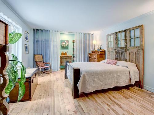 Master bedroom - 41 Ch. Du Bouton-D'Or, Sainte-Anne-Des-Lacs, QC - Indoor Photo Showing Bedroom