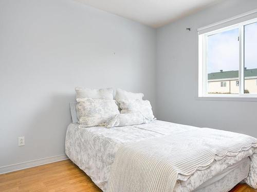 Chambre Ã Â coucher - 3-530 Rue Notre-Dame, La Prairie, QC - Indoor Photo Showing Bedroom