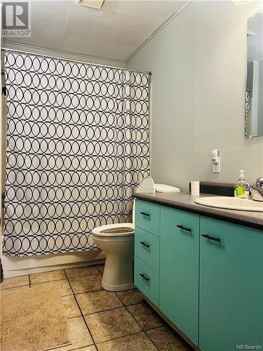 530 Queen Street, Bathurst, NB - Indoor Photo Showing Bathroom