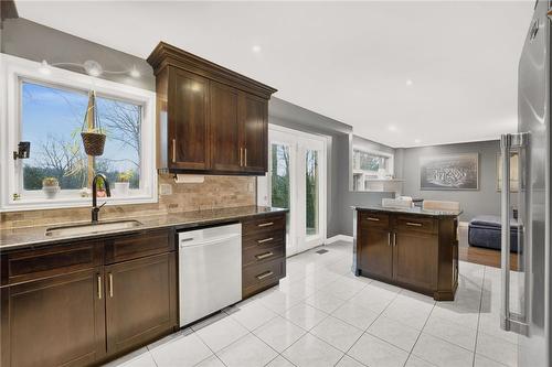 786 Upper Horning Road, Hamilton, ON - Indoor Photo Showing Kitchen