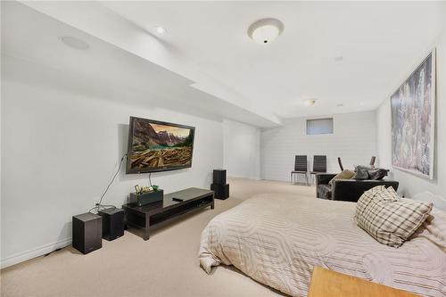 786 Upper Horning Road, Hamilton, ON - Indoor Photo Showing Bedroom
