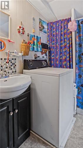 67 Brydges, Pointe Du Chene, NB - Indoor Photo Showing Laundry Room