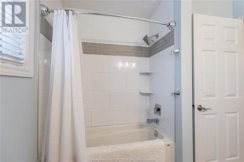 508 Isabelle, Dieppe, NB - Indoor Photo Showing Bathroom