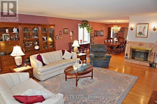 51 Bond Cres S, Richmond Hill, ON - Indoor Photo Showing Living Room With Fireplace
