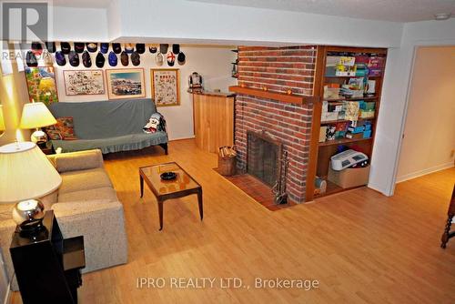 51 Bond Cres S, Richmond Hill, ON - Indoor With Fireplace