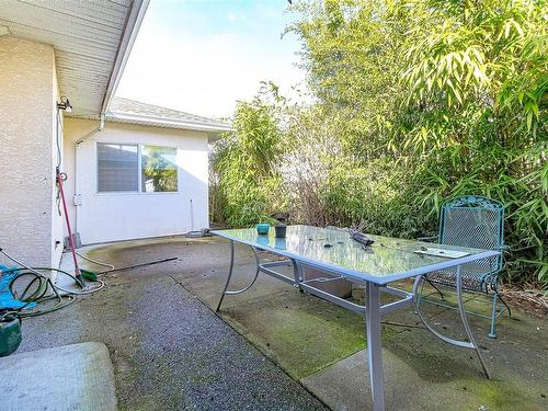 2174 Henry Ave, Sidney, BC - Outdoor