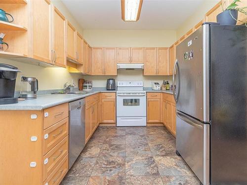 2174 Henry Ave, Sidney, BC - Indoor Photo Showing Kitchen