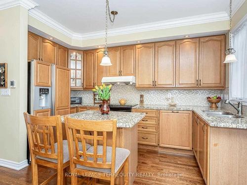 9-485 Bristol Rd W, Mississauga, ON - Indoor Photo Showing Kitchen With Double Sink