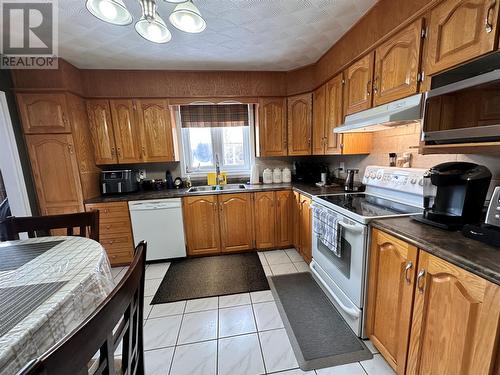 408 Creston Boulevard, Creston South, NL - Indoor Photo Showing Kitchen With Double Sink