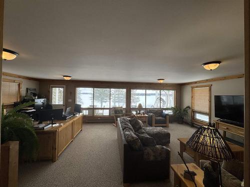 355 White Moose Road, Sioux Narrows, ON - Indoor Photo Showing Other Room