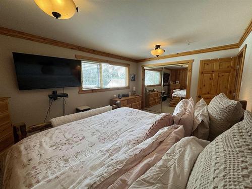 355 White Moose Road, Sioux Narrows, ON - Indoor Photo Showing Bedroom