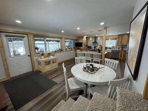 355 White Moose Road, Sioux Narrows, ON - Indoor Photo Showing Dining Room