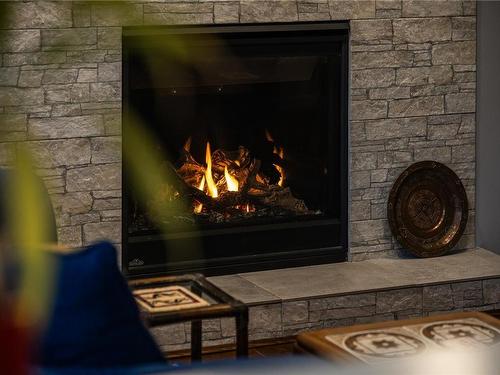 3524 Wiltshire Dr, Nanaimo, BC - Indoor With Fireplace