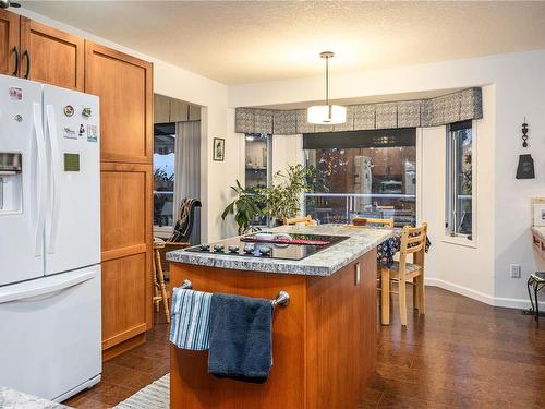 3524 Wiltshire Dr, Nanaimo, BC - Indoor Photo Showing Kitchen