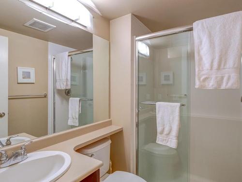 107-1089 Sunset Drive, Kelowna, BC - Indoor Photo Showing Bathroom