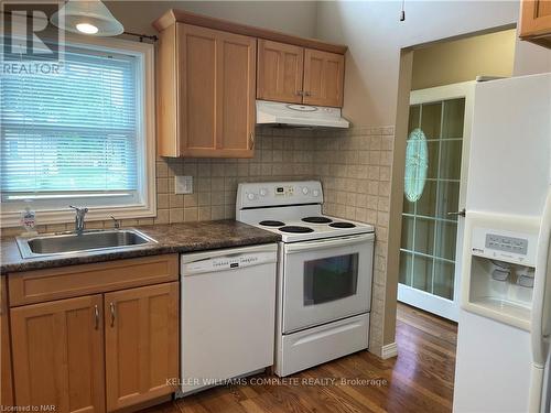 3241 Grove Ave, Fort Erie, ON - Indoor Photo Showing Kitchen