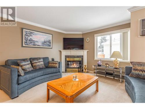 3850 Brown Road Unit# 102, West Kelowna, BC - Indoor Photo Showing Living Room