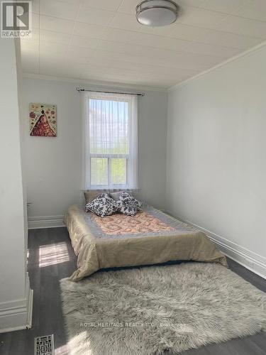35 Main Street W, Huntsville, ON - Indoor Photo Showing Bedroom