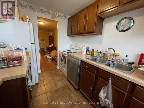 #17 -15 Albright Rd, Hamilton, ON - Indoor Photo Showing Kitchen With Double Sink