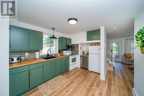 248 Lincoln Rd W, Fort Erie, ON - Indoor Photo Showing Kitchen