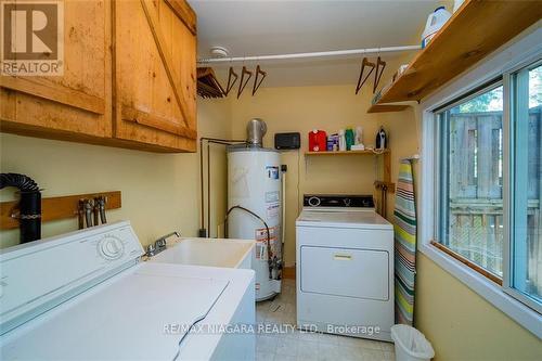 248 Lincoln Road W, Fort Erie, ON - Indoor Photo Showing Laundry Room