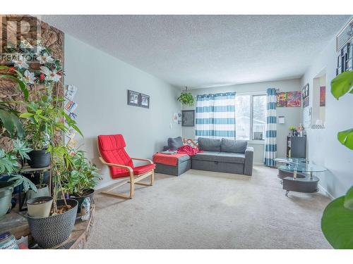8029 Princeton Crescent, Prince George, BC - Indoor Photo Showing Living Room
