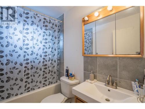 8029 Princeton Crescent, Prince George, BC - Indoor Photo Showing Bathroom