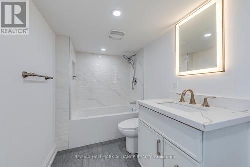134 Abbey Crt, Oakville, ON - Indoor Photo Showing Bathroom