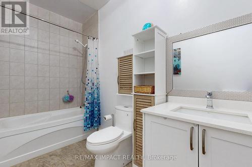 1001 - 44 Bond Street W, Oshawa, ON - Indoor Photo Showing Bathroom