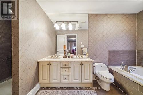 415 Vellore Park Ave, Vaughan, ON - Indoor Photo Showing Bathroom