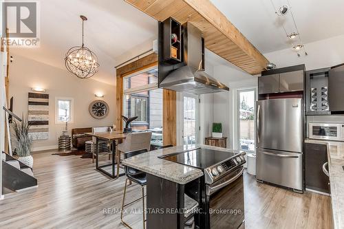 40 Balson Boulevard, Whitchurch-Stouffville, ON - Indoor Photo Showing Kitchen