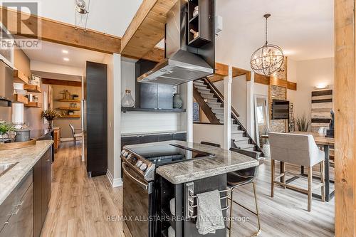 40 Balson Boulevard, Whitchurch-Stouffville, ON - Indoor Photo Showing Kitchen