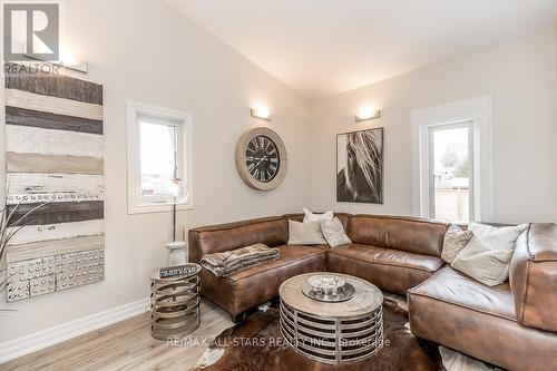 40 Balson Boulevard, Whitchurch-Stouffville, ON - Indoor Photo Showing Living Room