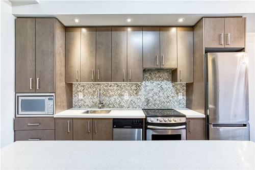 457 Plains Road E|Unit #107, Burlington, ON - Indoor Photo Showing Kitchen With Upgraded Kitchen