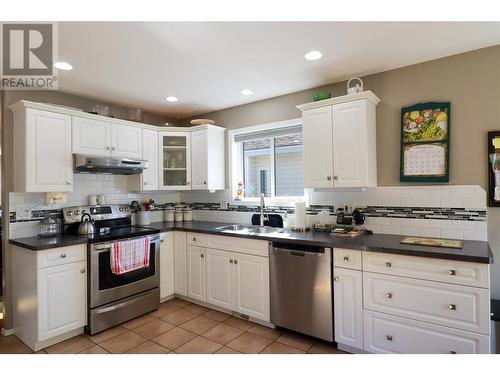 531 Red Wing Drive, Penticton, BC - Indoor Photo Showing Kitchen With Double Sink