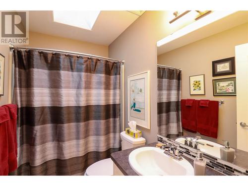 531 Red Wing Drive, Penticton, BC - Indoor Photo Showing Bathroom
