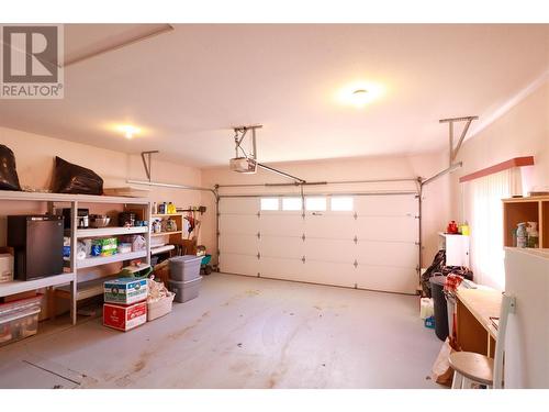 531 Red Wing Drive, Penticton, BC - Indoor Photo Showing Garage